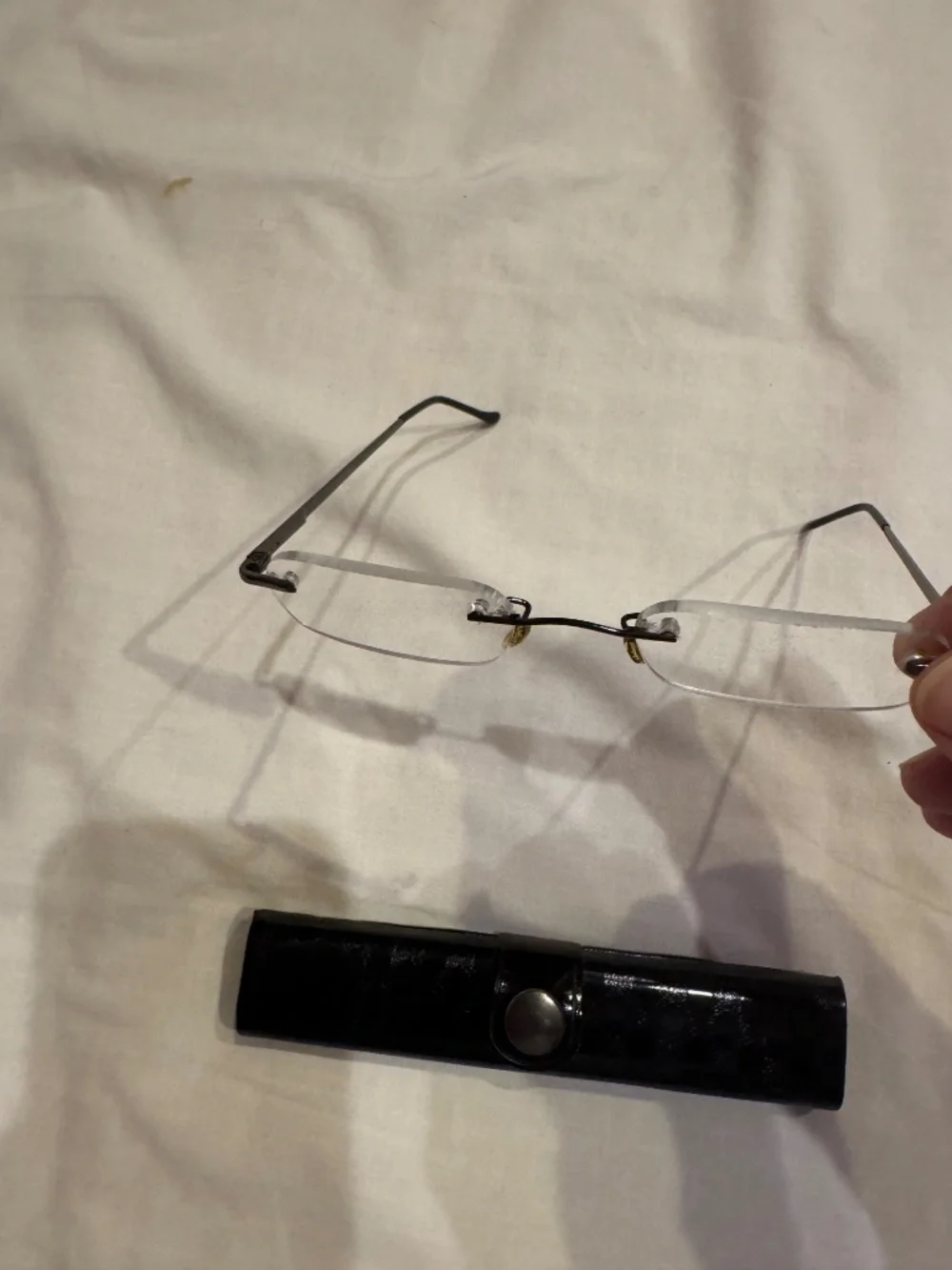 Reading glasses, skinny, frameless, 2.0
